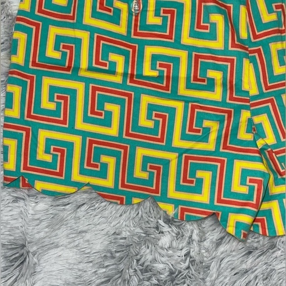 Crown & Ivy || women’s size 16 shorts with Scolloped edges - Picture 4 of 5